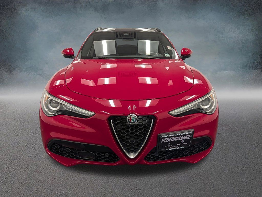 Used 2023 Alfa Romeo Stelvio Ti AWD/4WD image 2