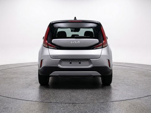 Used 2025 Kia Soul LX w/ LX Technology Package FWD image 7