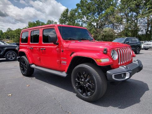 Used 2021 Jeep Wrangler Unlimited Sahara w/ Cold Weather Group AWD/4WD image 2