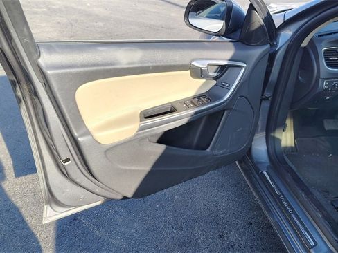 Used 2016 Volvo S60 T5 Premier image 8