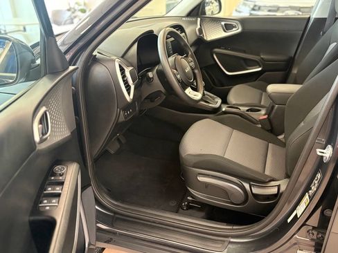 Used 2023 Kia Soul LX FWD image 15