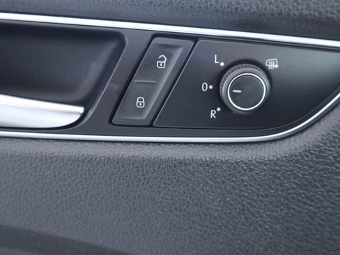 Used 2017 Volkswagen Passat 1.8T R-Line image 29