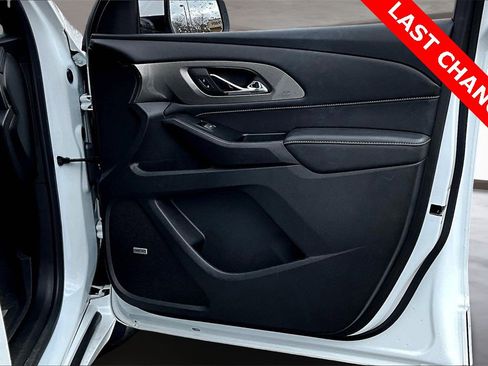 Used 2023 Chevrolet Traverse Premier image 24