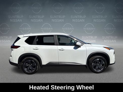 Used 2025 Nissan Rogue SV w/ SV Premium Package FWD image 14