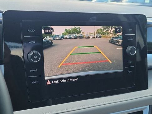 Certified 2025 Volkswagen Taos SE FWD image 24
