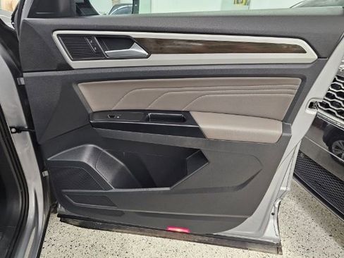 Used 2021 Volkswagen Atlas SE image 28