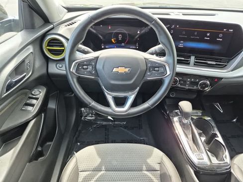 Used 2024 Chevrolet Trax LT w/ Driver Confidence Package FWD image 8