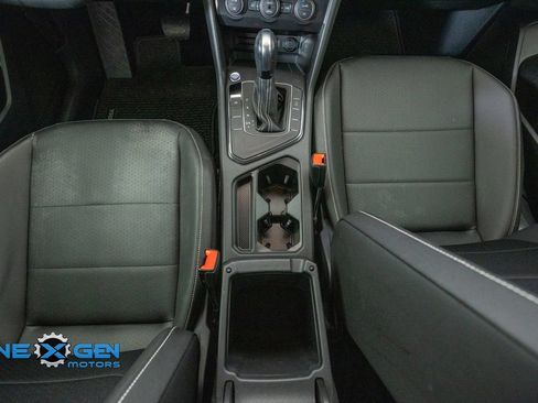 Used 2021 Volkswagen Tiguan SE FWD image 30