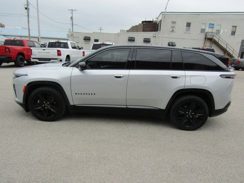 Used 2024 Jeep Wagoneer Launch Edition image 6