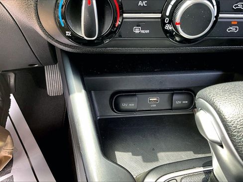 Used 2025 Kia Soul LX w/ LX Technology Package FWD image 16