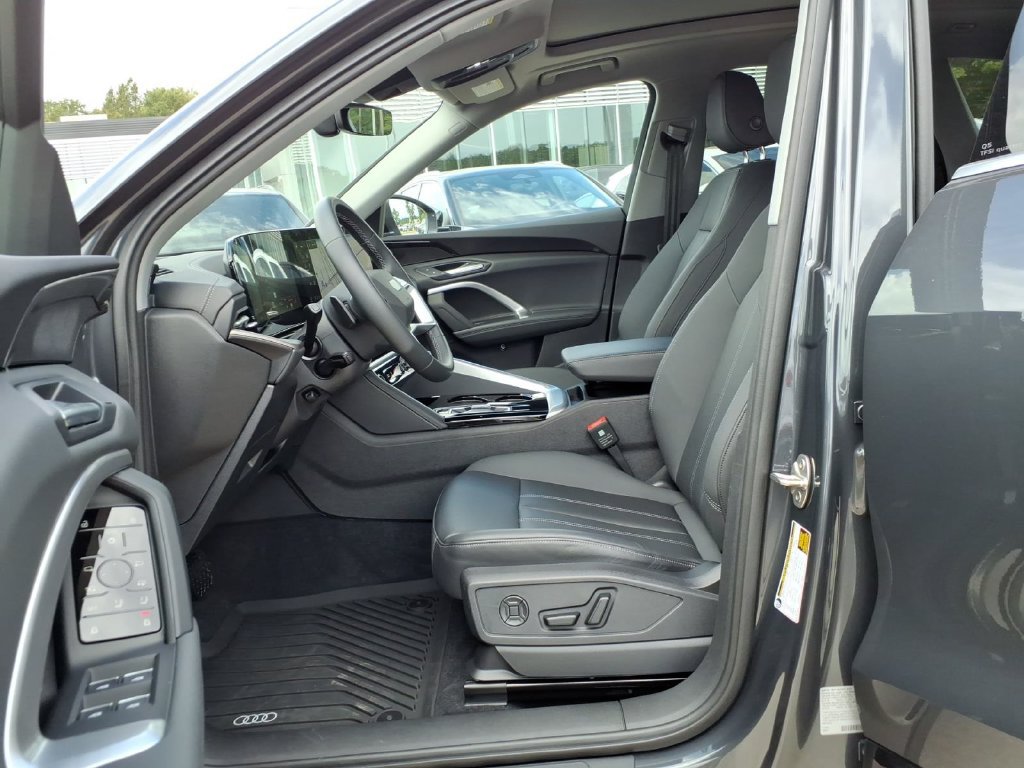 Used 2025 Audi Q5 Premium AWD/4WD image 16
