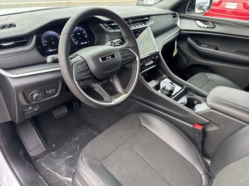 New 2025 Jeep Grand Cherokee L Altitude image 15