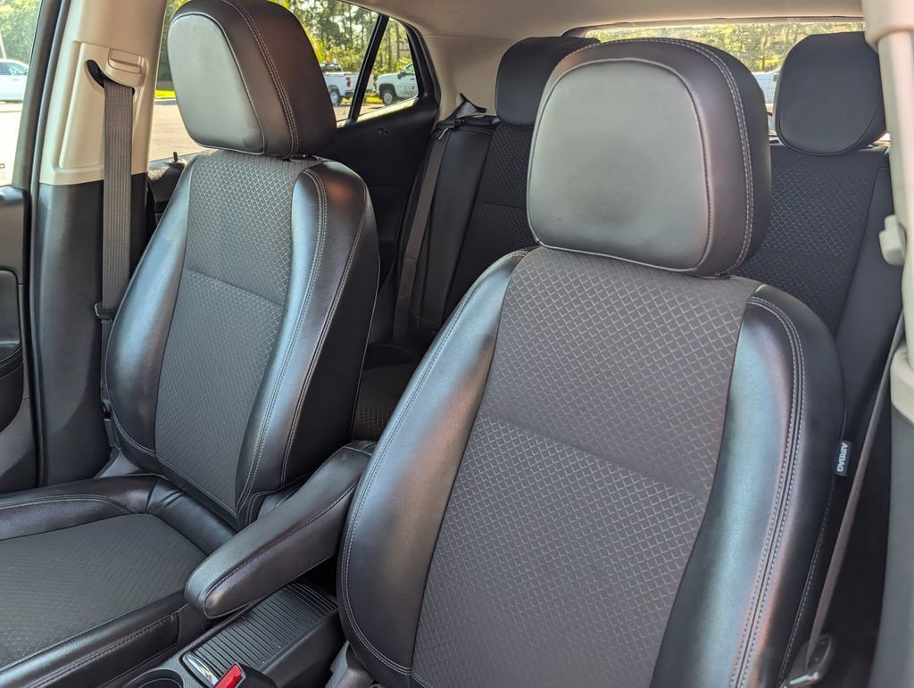 Used 2021 Buick Encore Preferred w/ Safety Package II AWD/4WD image 21