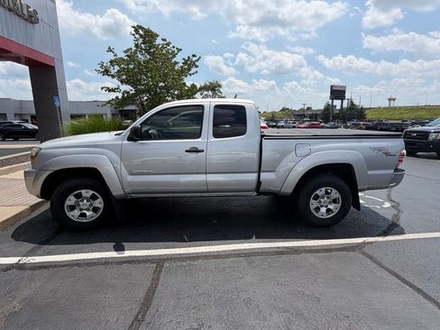 Used 2009 Toyota Tacoma 4x4 Access Cab V6 image 4