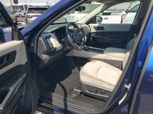 Certified 2024 Nissan Pathfinder SV image 11