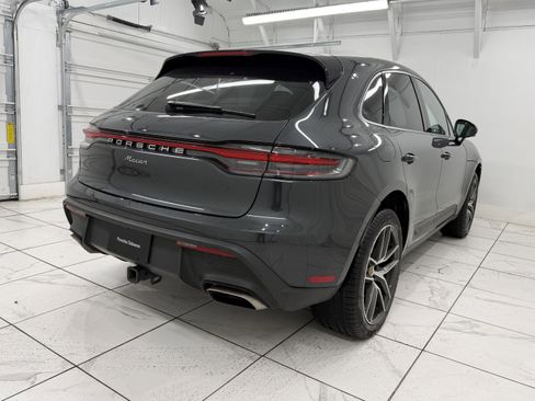 Certified 2025 Porsche Macan image 12
