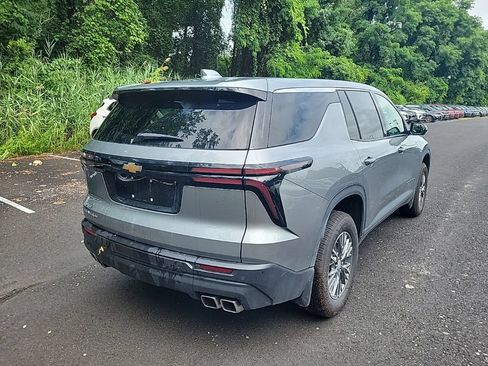 Used 2024 Chevrolet Traverse LS FWD image 3