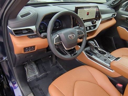 Used 2023 Toyota Highlander Platinum image 9