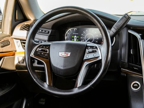 Used 2018 Cadillac Escalade Luxury image 14