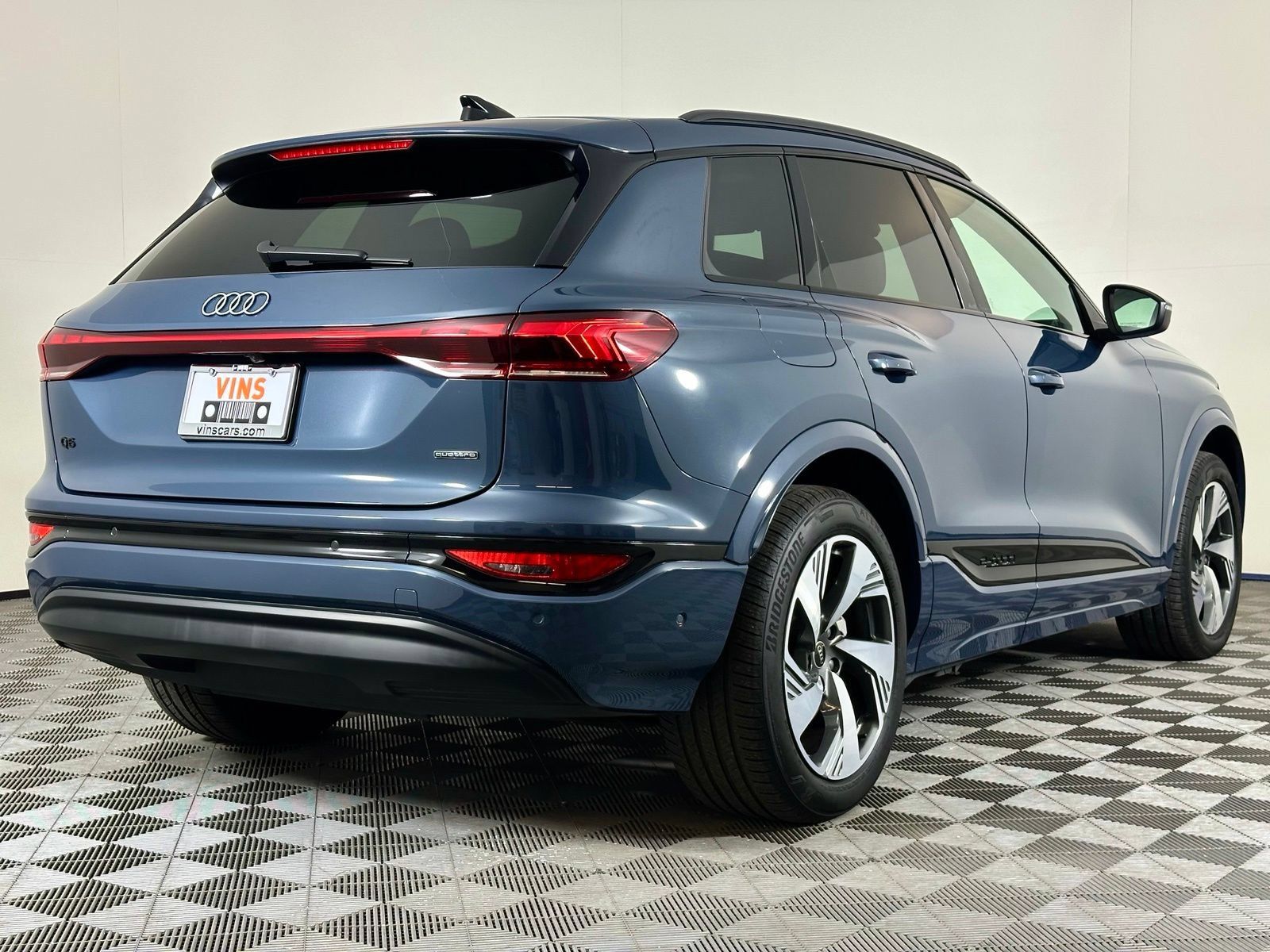 Used 2025 Audi Q6 e-tron Premium Plus w/ Premium Plus AWD/4WD image 4