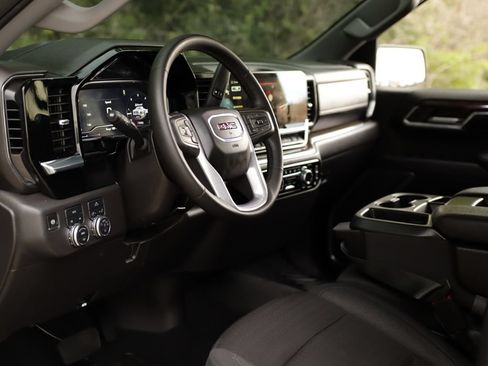 Used 2024 GMC Sierra 1500 Elevation AWD/4WD image 9