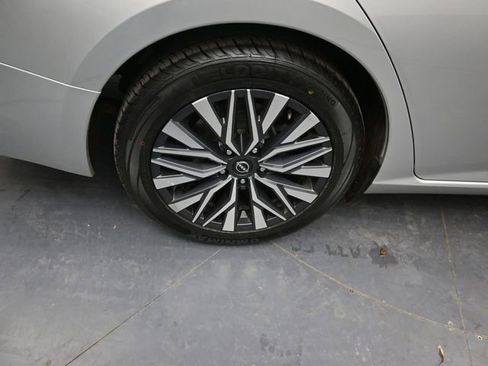 Used 2024 Nissan Altima 2.5 SV image 10