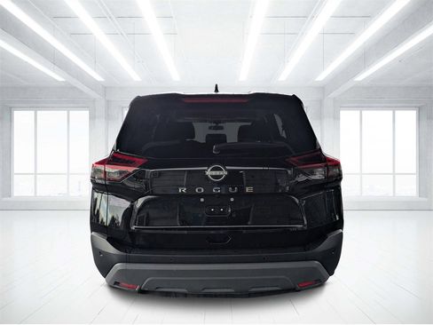 Used 2023 Nissan Rogue S image 4