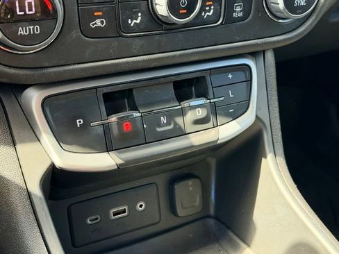 Used 2023 GMC Terrain SLE w/ Driver Convenience Package FWD image 17