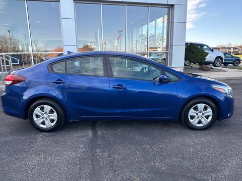 Used 2017 Kia Forte LX image 2