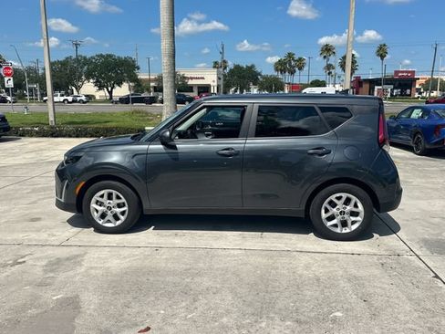 Certified 2025 Kia Soul LX w/ LX Technology Package FWD image 9