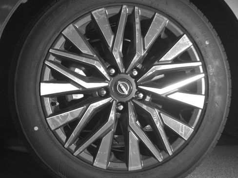 Used 2025 Nissan Altima 2.5 SV FWD image 12