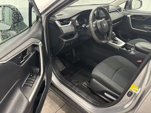 Used 2019 Toyota RAV4 LE w/ Carpet Mat Package FWD image 13