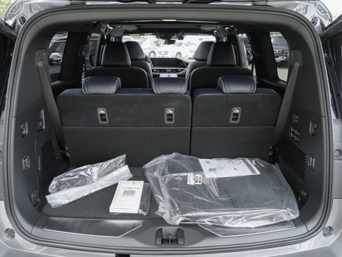 New 2026 INFINITI QX80 4WD w/ Sport Exterior Package image 33