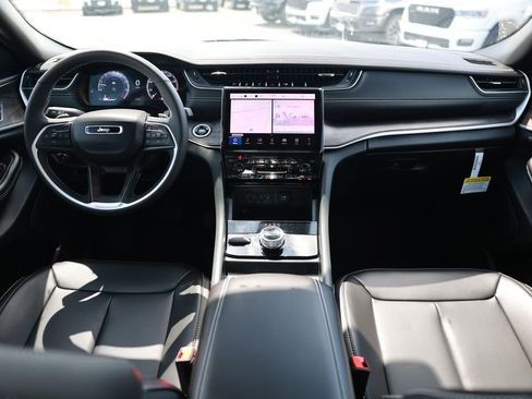 New 2025 Jeep Grand Cherokee Limited image 22
