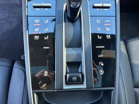 Used 2026 Porsche Macan AWD/4WD image 52