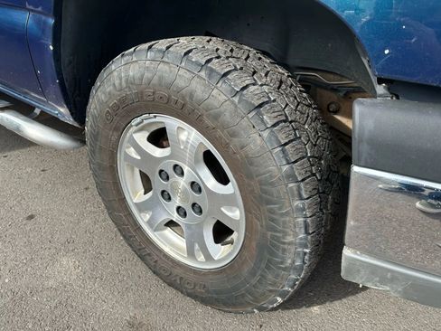 Used 2005 Chevrolet Avalanche Z71 w/ Sun And Sound Package image 9