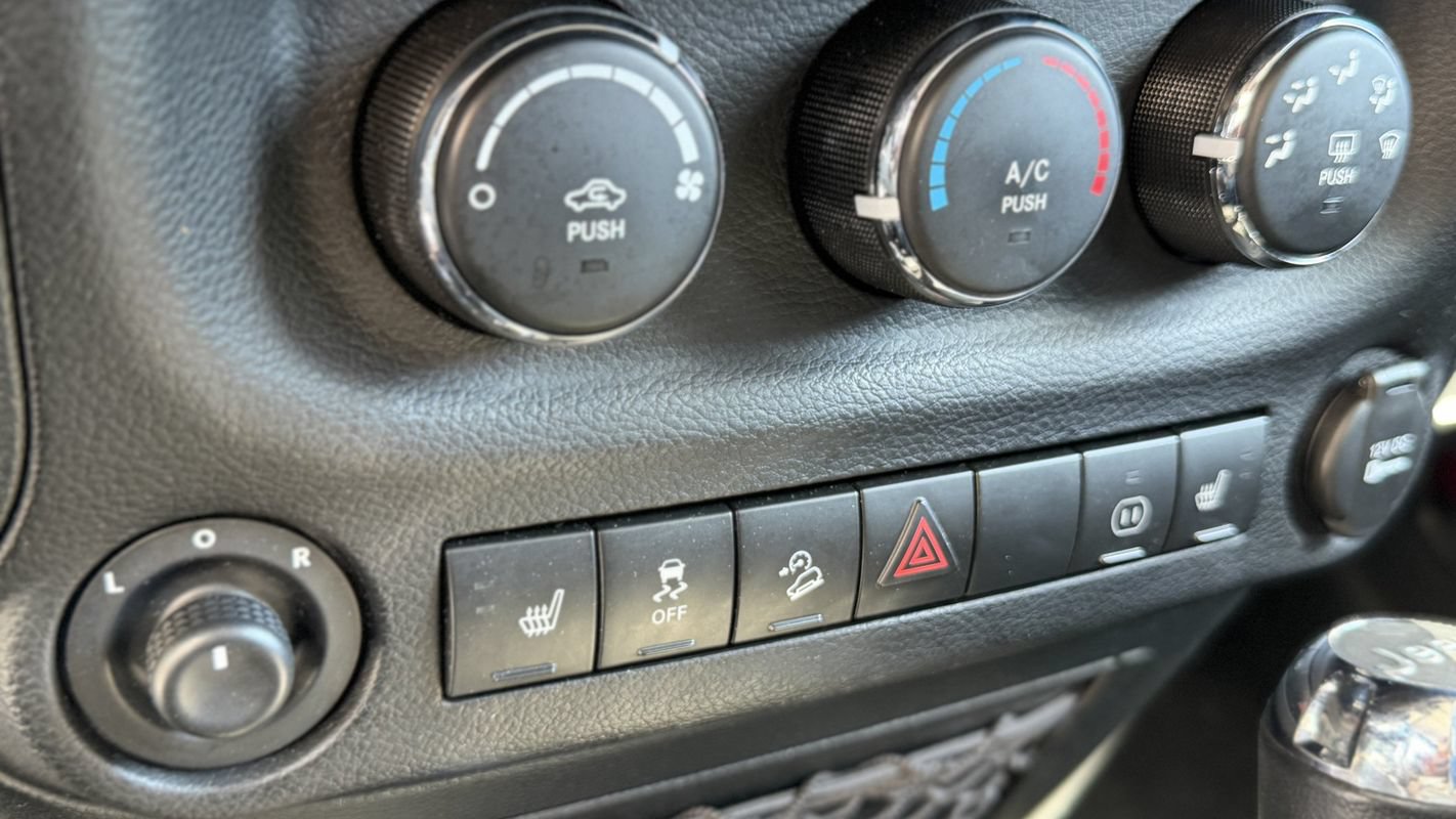 Used 2012 Jeep Wrangler Unlimited Sport AWD/4WD image 16
