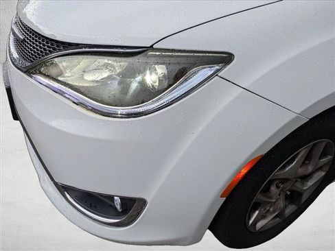 Used 2018 Chrysler Pacifica Limited FWD image 9