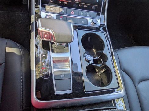 Used 2025 Audi Q7 2.0T Premium w/ Convenience Plus Package image 13