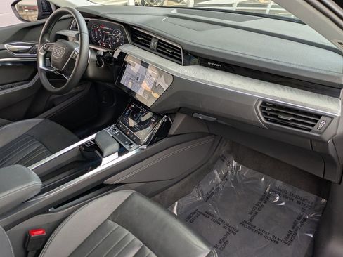 Used 2022 Audi e-tron Premium image 21