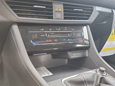 Certified 2025 Volkswagen Jetta S image 23