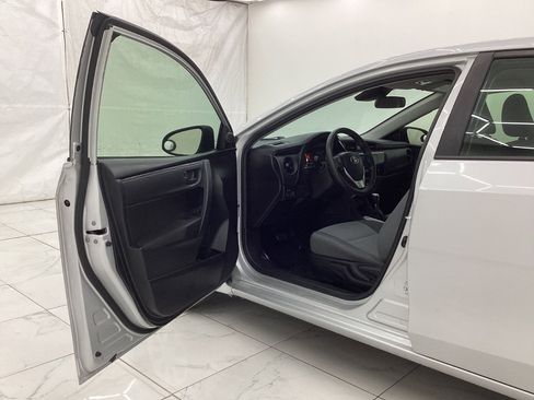 Used 2018 Toyota Corolla L image 16
