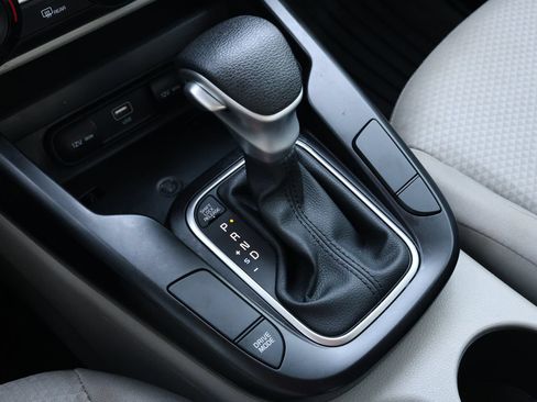 Used 2025 Kia Soul LX w/ LX Technology Package FWD image 22