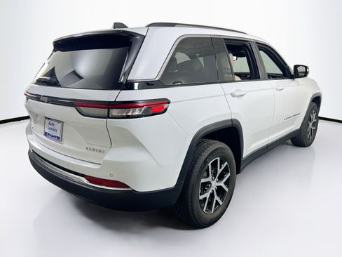 Used 2023 Jeep Grand Cherokee Limited AWD/4WD image 5