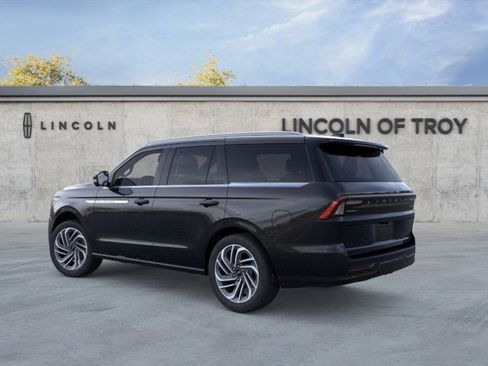 New 2025 Lincoln Navigator Reserve image 4