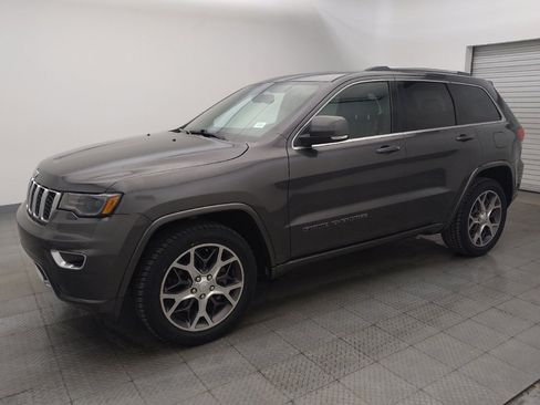Used 2018 Jeep Grand Cherokee Limited RWD image 2