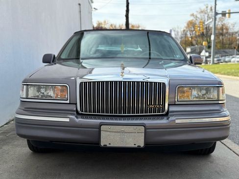 Used 1995 Lincoln Town Car Cartier RWD image 11