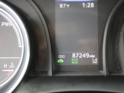 Used 2020 Toyota Camry LE image 23