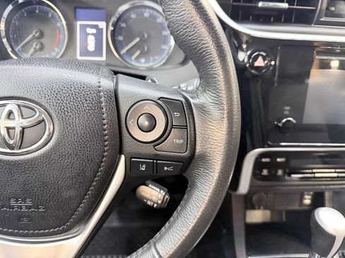 Used 2018 Toyota Corolla SE FWD image 18