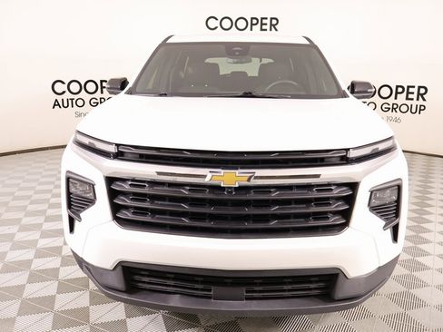 Used 2024 Chevrolet Traverse LS image 9